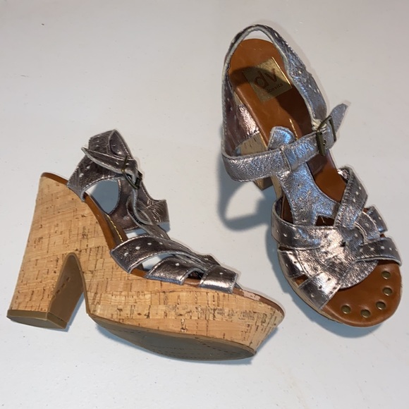 Metallic wedges - Picture 3 of 3